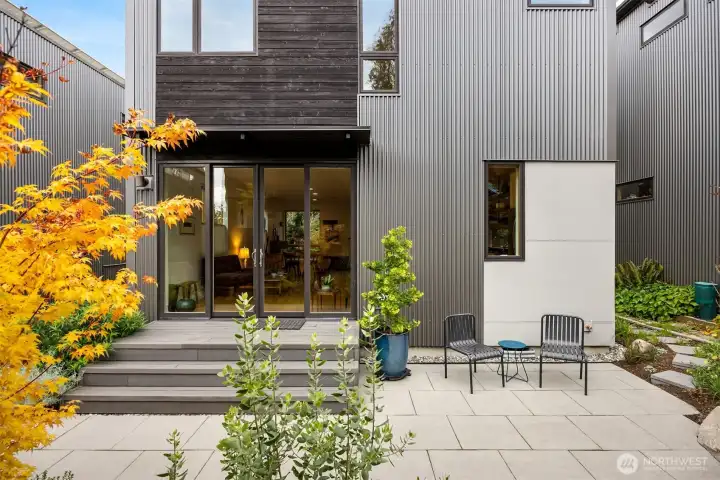 Clad in sophisticated hard-wearing materials, the exterior envelope provides low-maintenance protection.