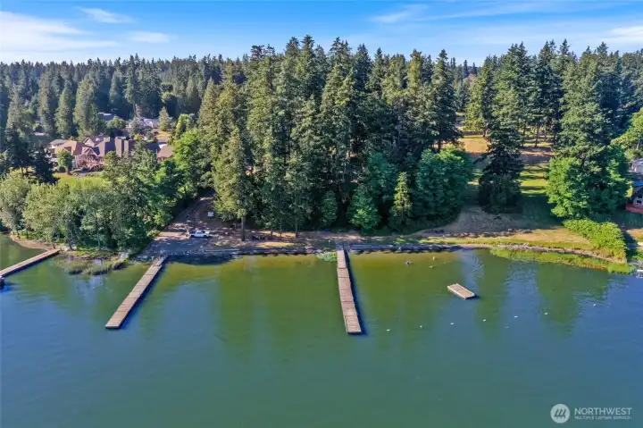 Private Community 7-acre Park an easy stroll from this lovely home