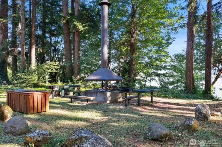 BBQ gathering with views of Lawrence Lake, yes please!