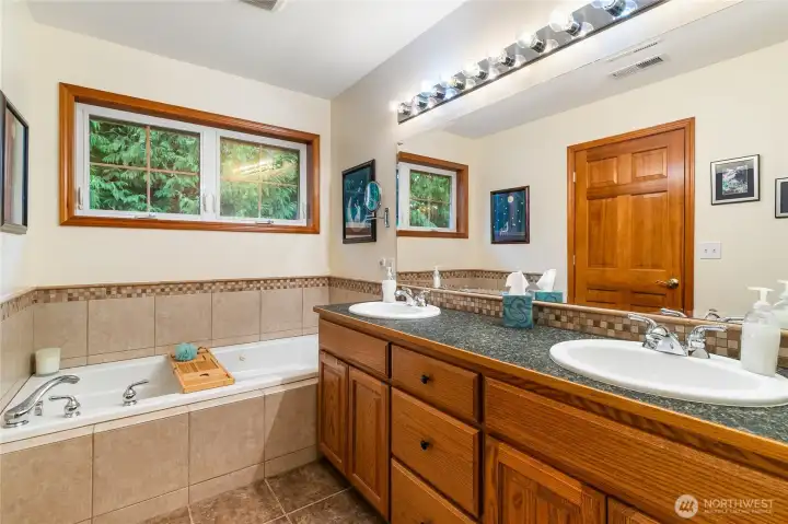 Primary bathroom even comes with a jetted tub!