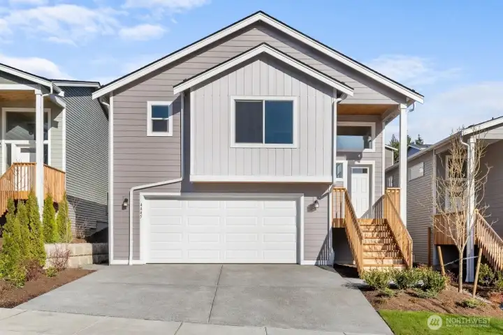 Photographs are for illustrative purposes only. Features, finishes, interior/exterior colors, landscaping and floorplan shown may vary from actual homes built.