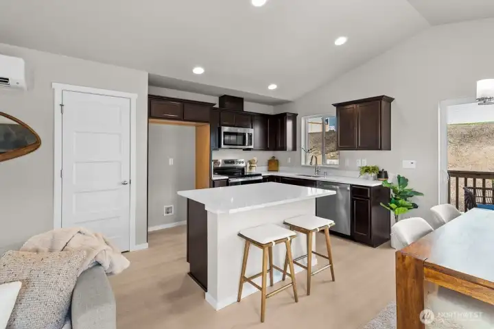 Photographs are for illustrative purposes only. Features, finishes, interior/exterior colors, landscaping and floorplan shown may vary from actual homes built.