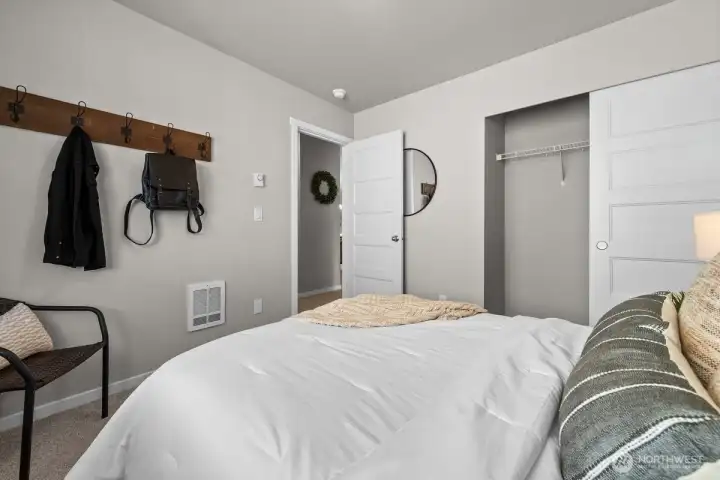 Photographs are for illustrative purposes only. Features, finishes, interior/exterior colors, landscaping and floorplan shown may vary from actual homes built.