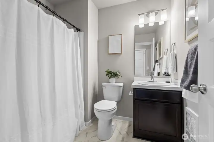 Photographs are for illustrative purposes only. Features, finishes, interior/exterior colors, landscaping and floorplan shown may vary from actual homes built.