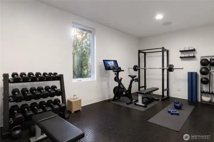 Additional room/gym virtually staged