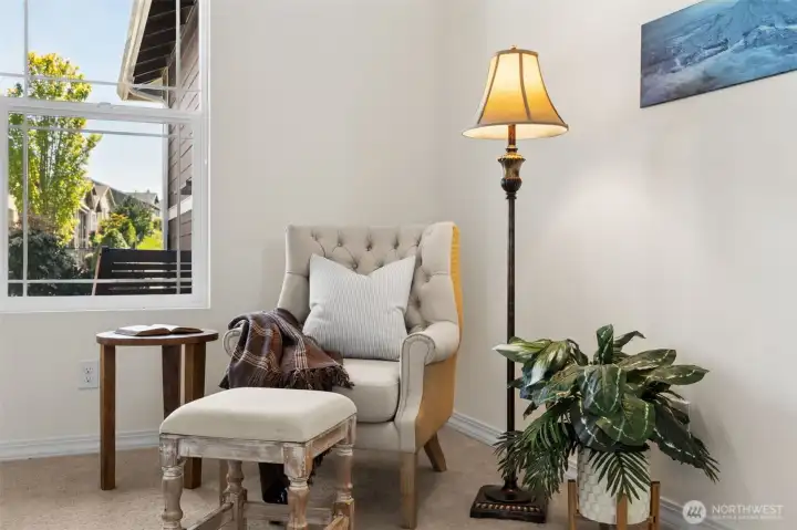 Office/den looks to front of house