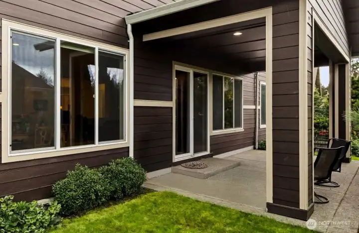 Large covered patio with view of the wildlife preserve. Large covered patio with view of the wildlife preserve.