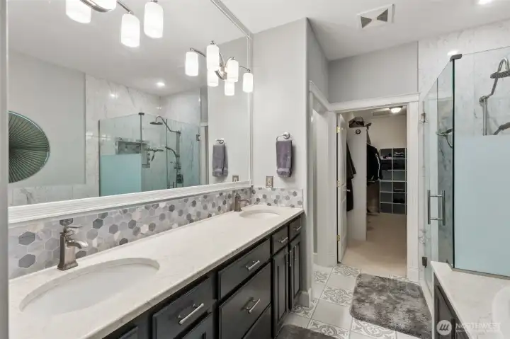 Luxurious 5-piece Primary En-suite