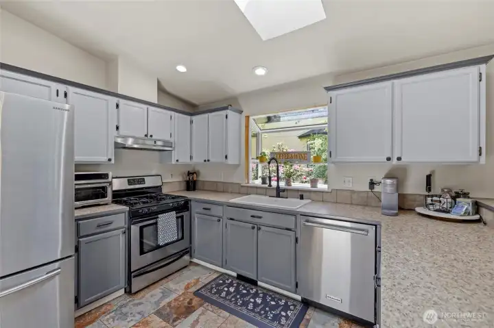 Light and bright kitchen. Soothing colors...