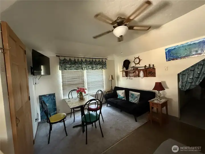 Sitting area/gaming/study? Located on 2nd level Sitting area/gaming/study? Located on 2nd level