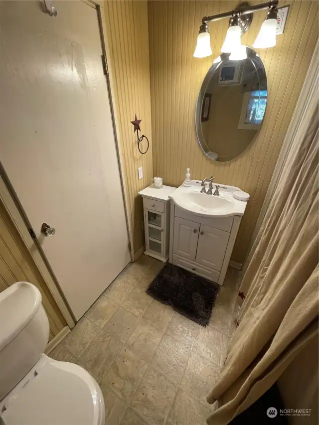 Bunkhouse Bathroom