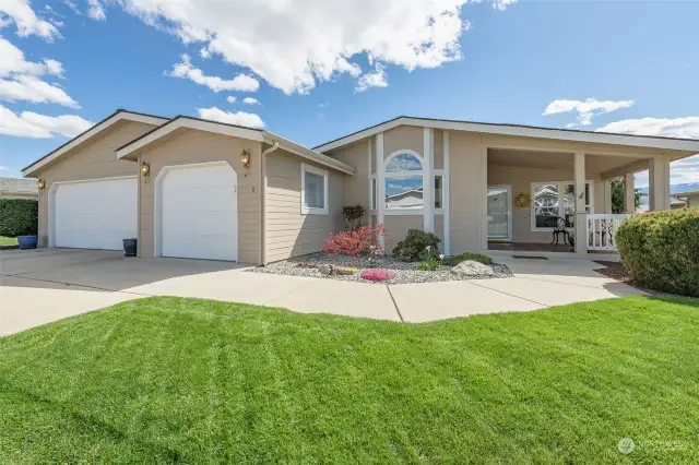 This great home in Sunrise East is super welcoming!