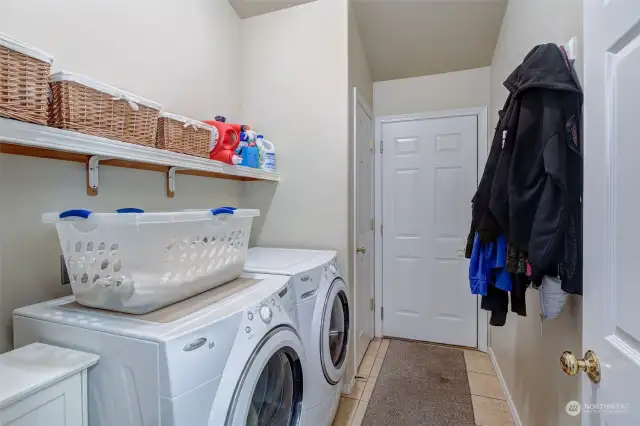 Laundry room with door to the garage