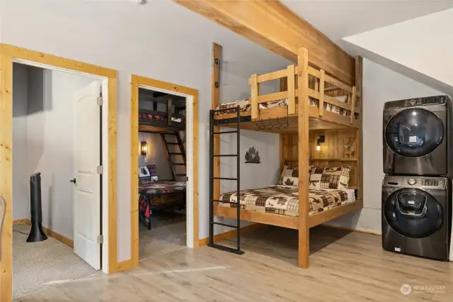 Custom built in bunk beds - Queen/Full