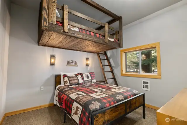 Custom built in bunk beds - Queen/Full