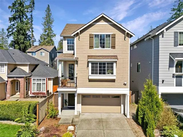 Welcome to this charming townhome in the sought-after Summerland community!