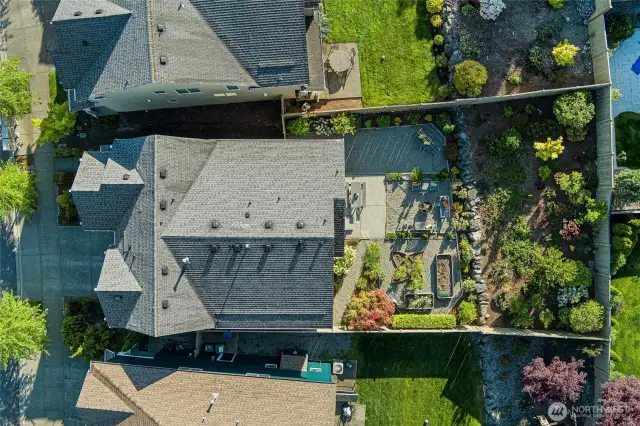 This home and yard combination, along with incredible territorial and Mt. Rainier views, and just steps to Jeanne Hansen Community Park make it a must see.