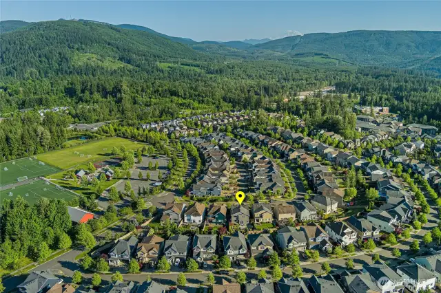 Close to shopping, restaurants, Snoqualmie Falls, and I-90 access.