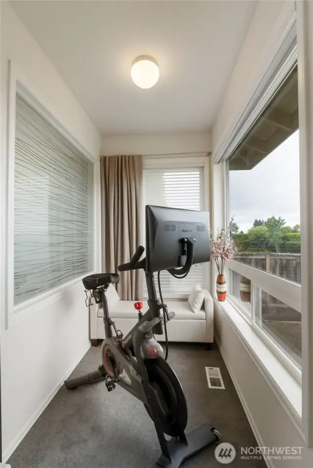 Exercise room/small office/flex space off of the primary bedroom