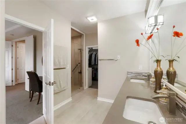 Recently upgraded full bath and walk-in closet