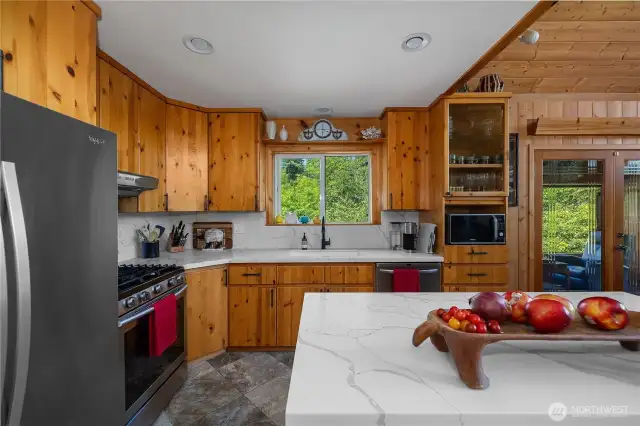 Newer appliances clean and ready for you.