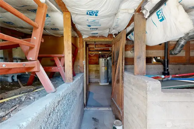 Entry to basement