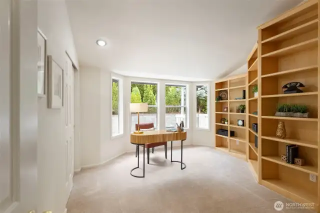 This flexible bedroom with custom built-in bookshelves and a charming bay window is ideal as a home office, library, or creative space. Natural light makes it both functional and inspiring.