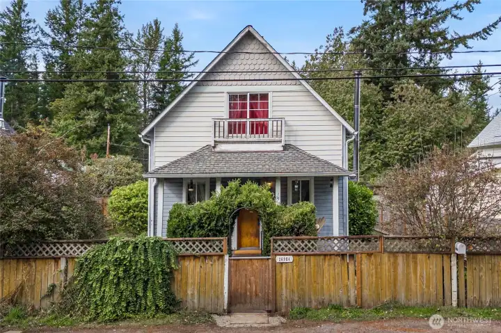 Welcome to a historic home in historic Ravensdale!