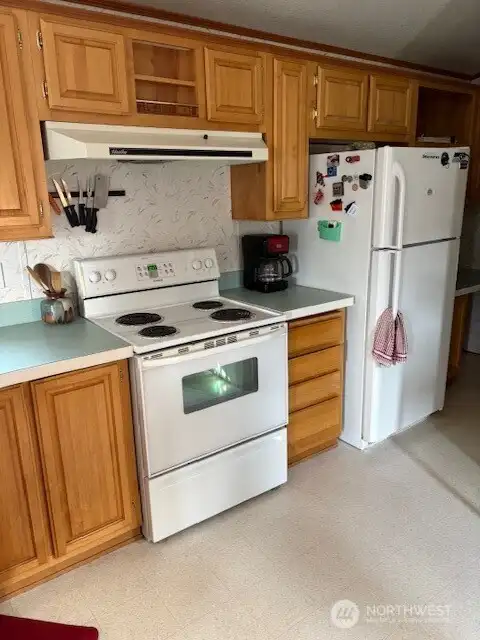 range stove and refrigerator