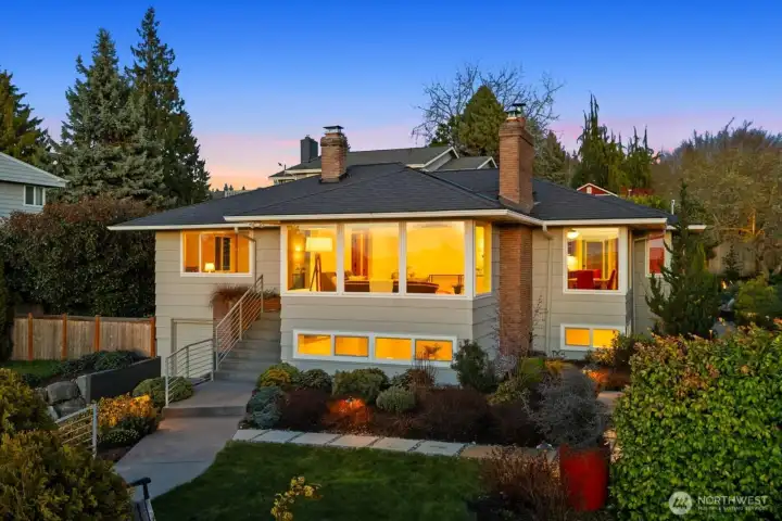 Stunning Mid-Century with VIEWS!
