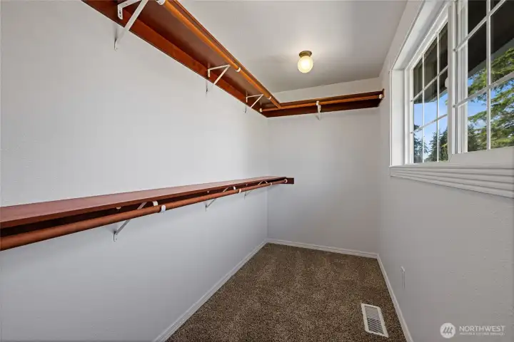 Huge walk in closed in the 2nd upstairs bedroom