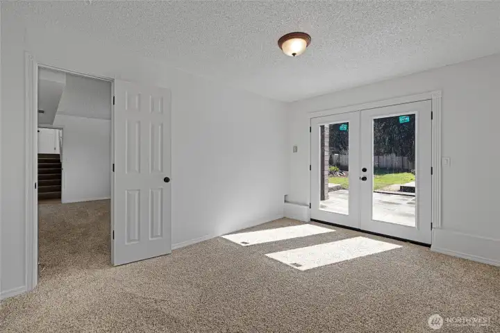 This room can be an office or a 4th bedroom