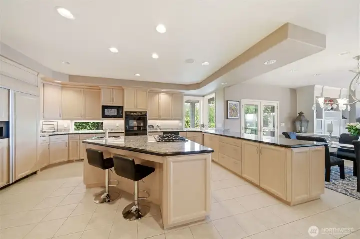 Kitchen - Breakfast Bar