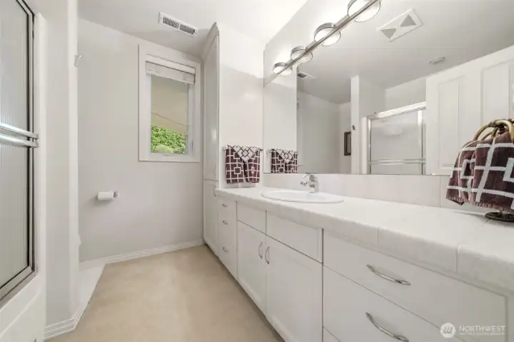Bathroom - Lower