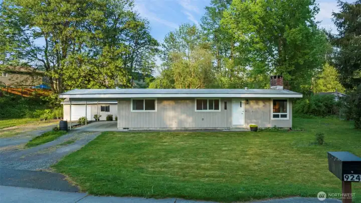 Country Style Rambler, near town in Sultan, Located on 3/4 Acres