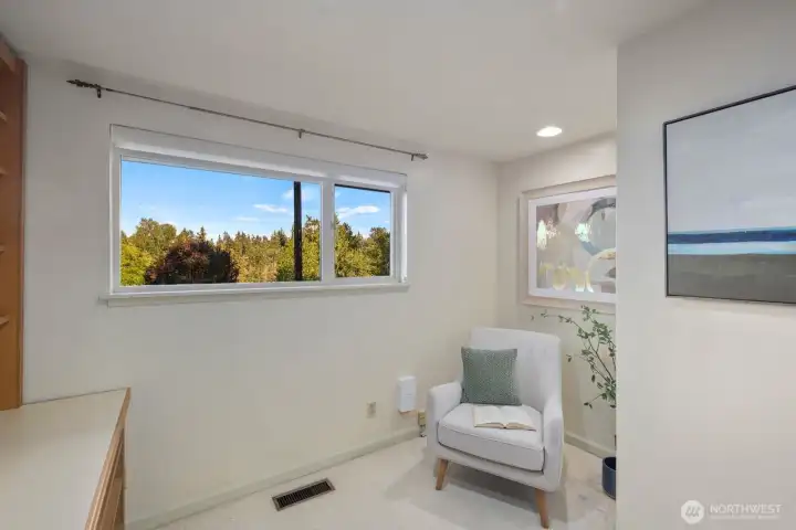 Sitting area / closet space