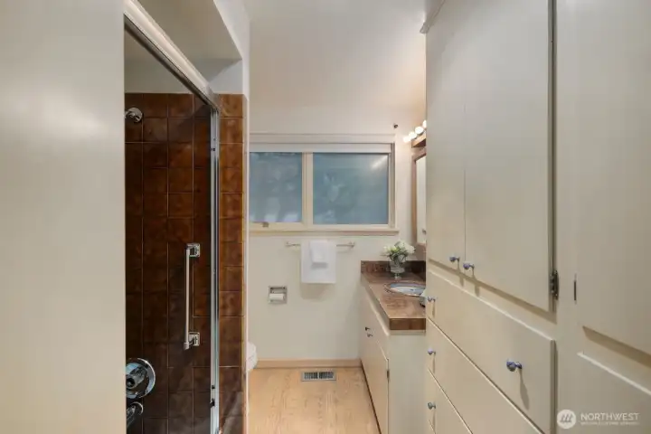 Tiled shower/tub in hall bath