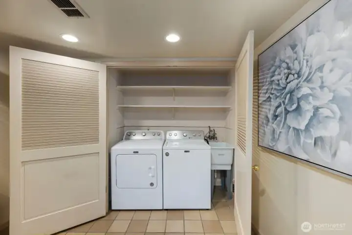 Built in laundry closet & utility sink