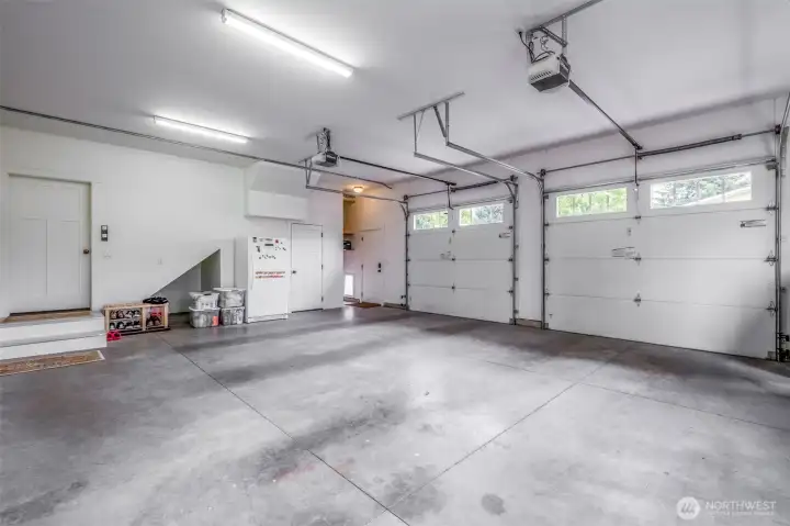 Attached dbl garage