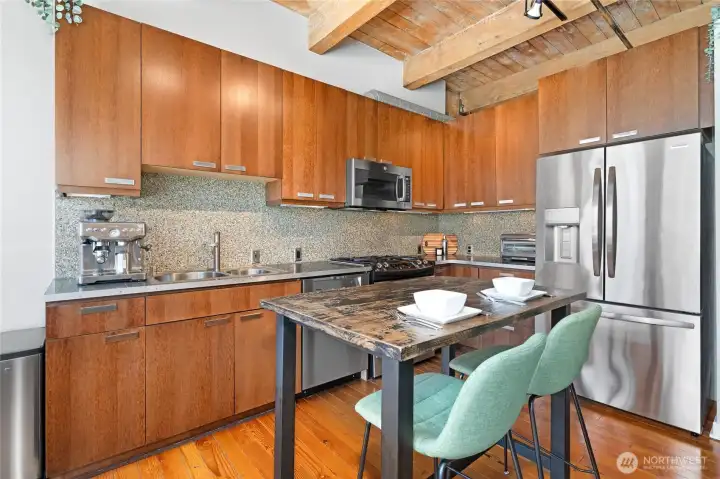 Abundant cabinetry and generous countertop space make meal prep a breeze. Abundant cabinetry and generous countertop space make meal prep a breeze.