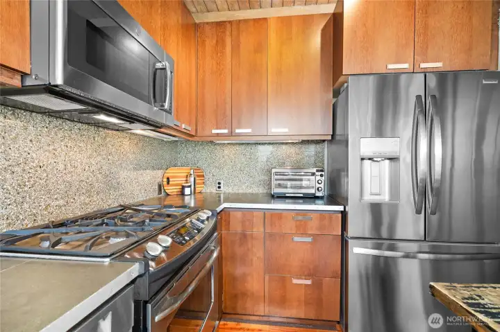 Stainless steel appliances include a gas range, built-in microwave and refrigerator with ice maker and water dispenser. Stainless steel appliances include a gas range, built-in microwave and refrigerator with ice maker and water dispenser.