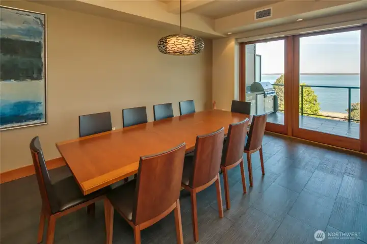The dining room can easily seat 10 or more and takes in all the fantastic views!