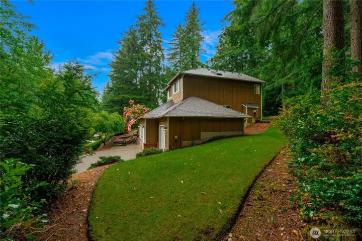 Right side view with your own private trail