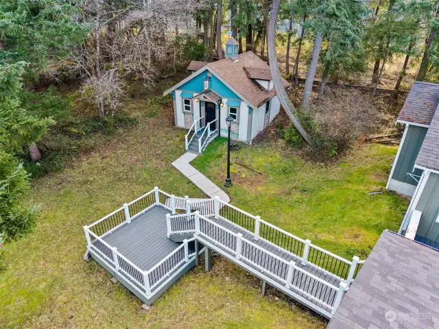 This property backs up to Nisqually Refuge land and is 700ft deep, creating a woodland getaway estate just minutes to all of life’s necessities including shops, services and entertainment options.