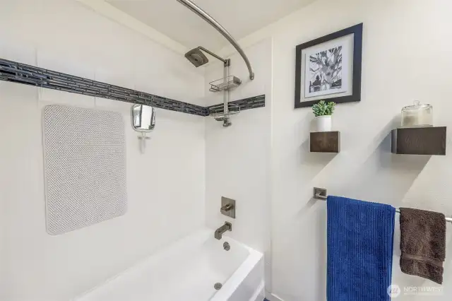 Full upper bath