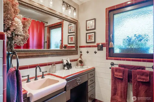 Charming full bath