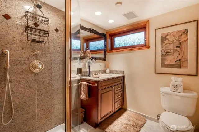3/4 bath inbetween lower floor bedrooms