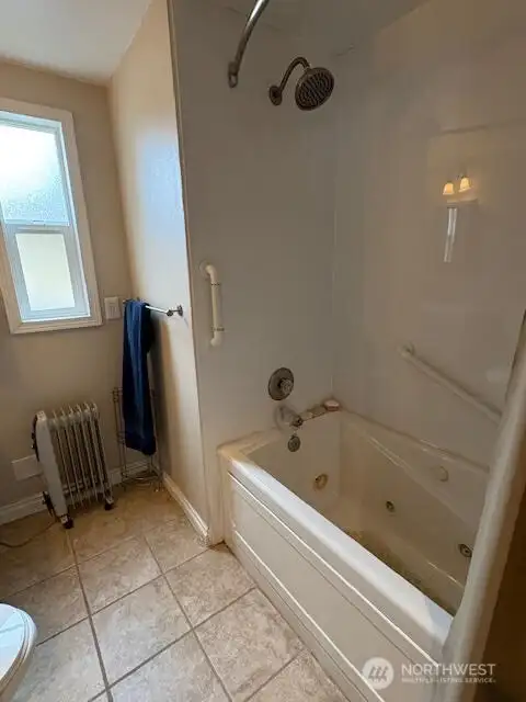 Jetted tub