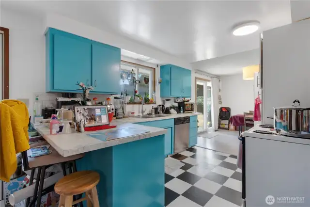 Breakfast bar has enough room for stools!