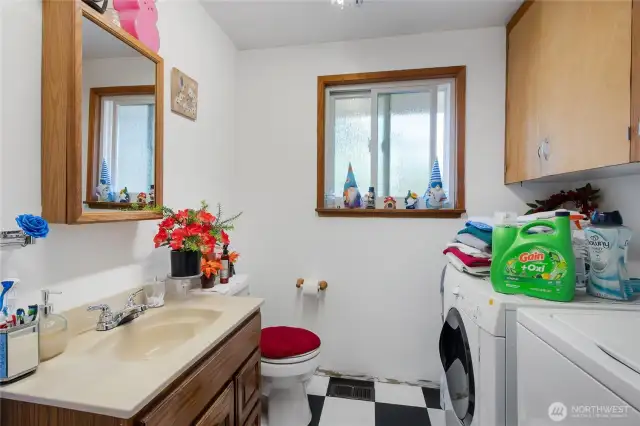 half bath with utility room, nice use of space